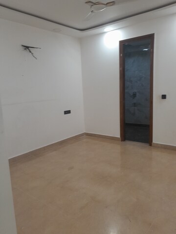 Furnished Amenities in 4 BHK Builder Floor at Rohini Sector 26 – for Rent