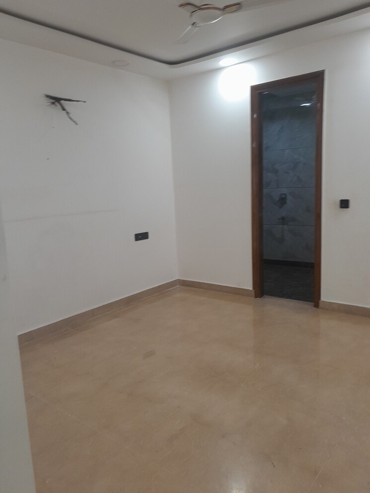 undefined, rohini sector 26 4 Bedroom 240 Sq.Yd. Builder Floor In Rohini Sector 26 Delhi 9471603