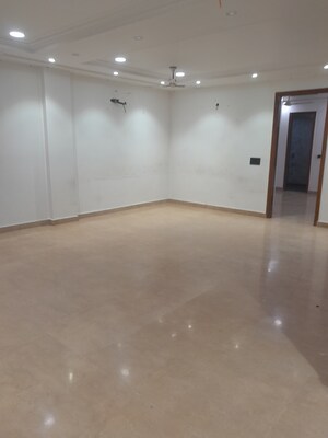 Furnished Amenities in 4 BHK Builder Floor at Rohini Sector 26 – for Rent