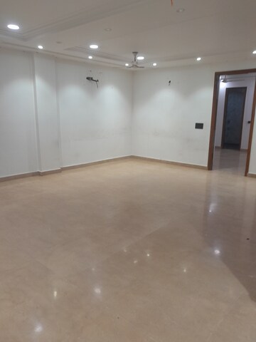 Furnished Amenities in 4 BHK Builder Floor at Rohini Sector 26 – for Rent