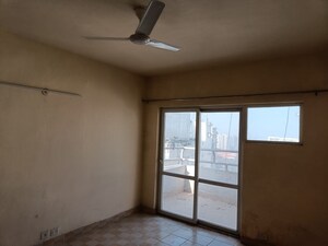 Room in 2 BHK Apartment at BPTP Princess Park, Sector 86 – for Rent