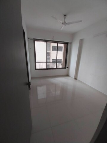 Room in 3 BHK Apartment at Vaishnodevi Circle – for Rent