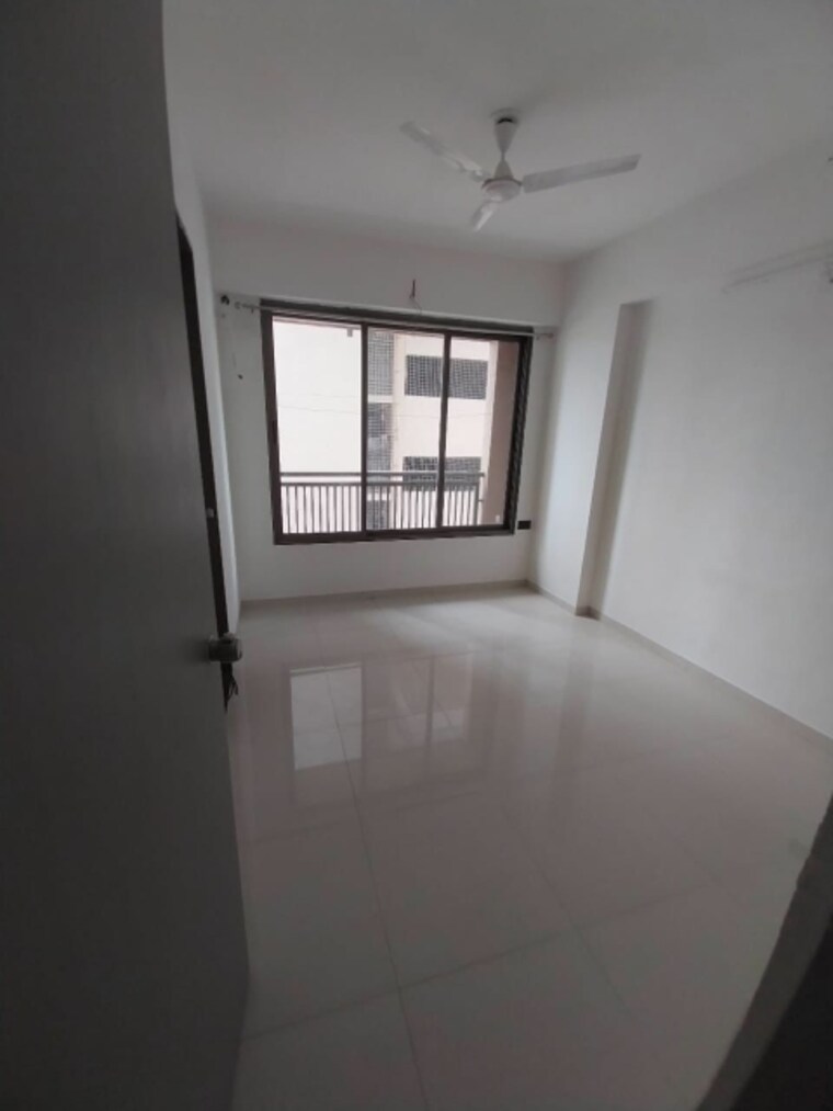 Room, vaishnodevi circle 3 Bedroom 1737 Sq.Ft. Apartment In Vaishnodevi Circle Ahmedabad 9471538