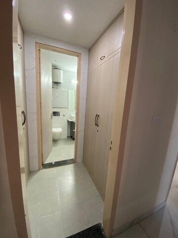 Building Lobby in 3 BHK Builder Floor at DLF City Phase IV, Dlf Phase iv – for Rent