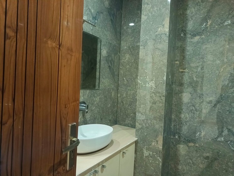 Bathroom, vaishali sector 3a 6+ Bedroom 156 Sq.Mt. Independent House In Vaishali Sector 3a Ghaziabad 9471640