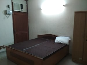 Room in 1 BHK Builder Floor at Jangpura – for Rent