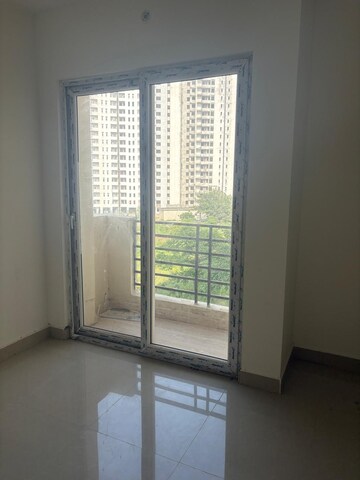 Room in 2 BHK Apartment at Ansal Paradise Diamond, Sushant Golf City – for Sale