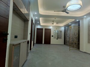 Building Lobby in 3 BHK Builder Floor at Vaishali Sector 6 – for Sale