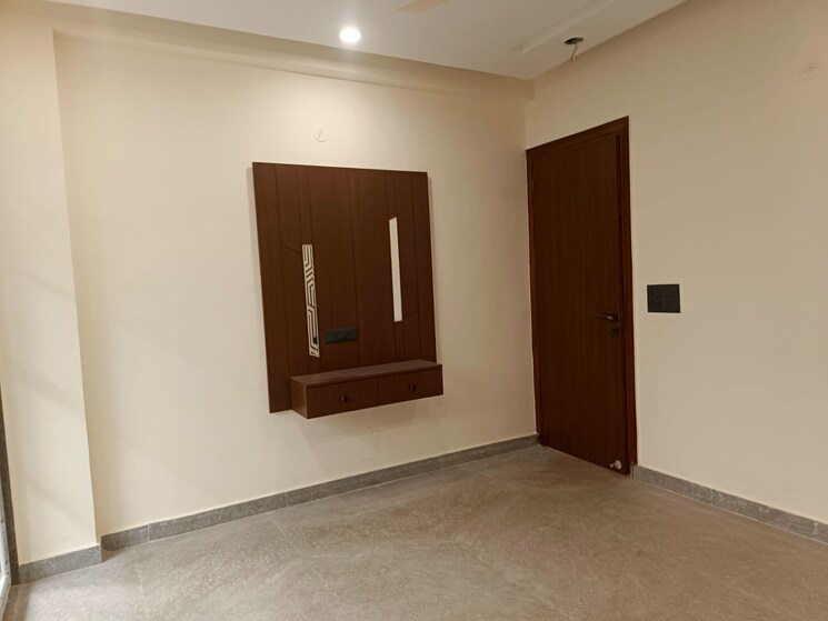Room, vaishali sector 6 3 Bedroom 156 Sq.Yd. Builder Floor In Vaishali Sector 6 Ghaziabad 9471721