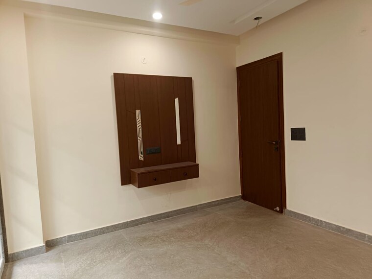Room, vaishali sector 6 3 Bedroom 156 Sq.Yd. Builder Floor In Vaishali Sector 6 Ghaziabad 9471721