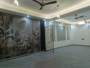 Room in 3 BHK Builder Floor at Vaishali Sector 6 – for Sale