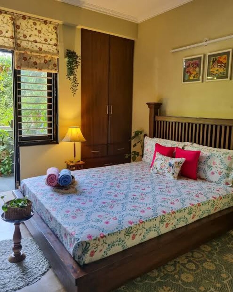 Bedroom, sector 26 3 Bedroom 162 Sq.Mt. Builder Floor In Sector 26 Noida 9471906