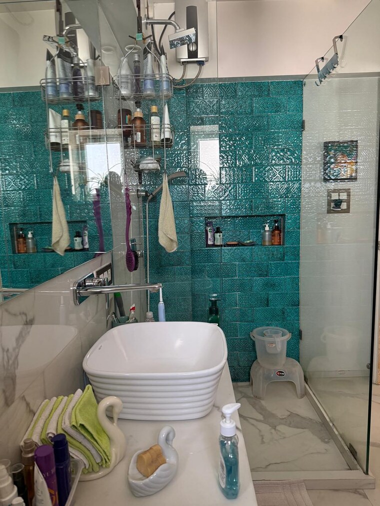 Bathroom, mehrdad-chs 2 Bedroom 912 Sq.Ft. Apartment In Cuffe Parade Mumbai 9471805