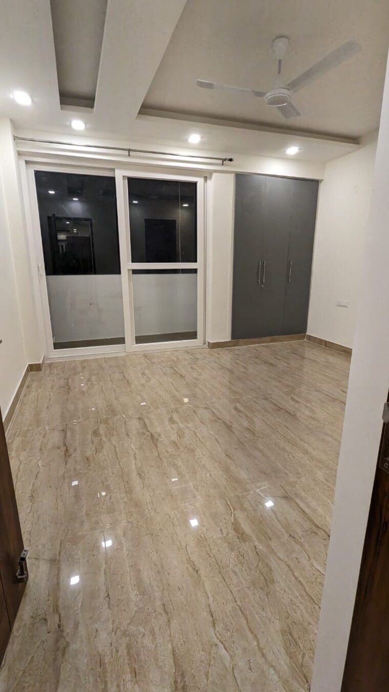 Room, puri-kohinoor 3 Bedroom 160 Sq.Yd. Builder Floor In Sector 89 Faridabad 9472012