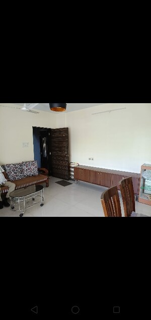 Bedroom in 2 BHK Apartment at Vile Parle West – for Rent