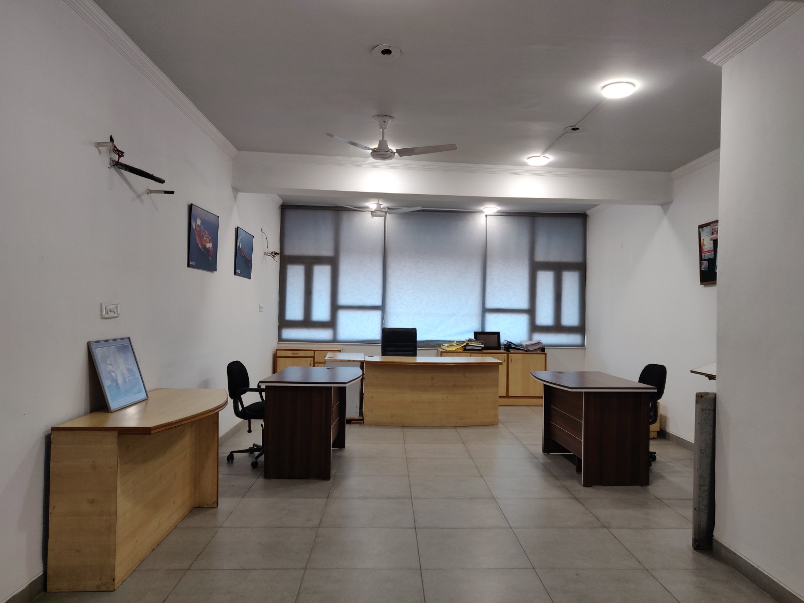 Showroom For Rent in Excellent Showroom