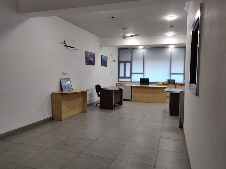 Living Room, sector 46 Commercial Showroom 900 Sq.Ft. In Sector 46 Chandigarh 9471994