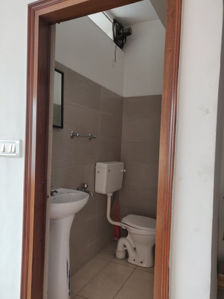 Washroom, sector 46 Commercial Showroom 900 Sq.Ft. In Sector 46 Chandigarh 9471994