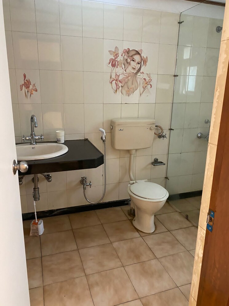 Bathroom, puru society 5 Bedroom 4500 Sq.Ft. Villa In Puru Society Pune 9472130