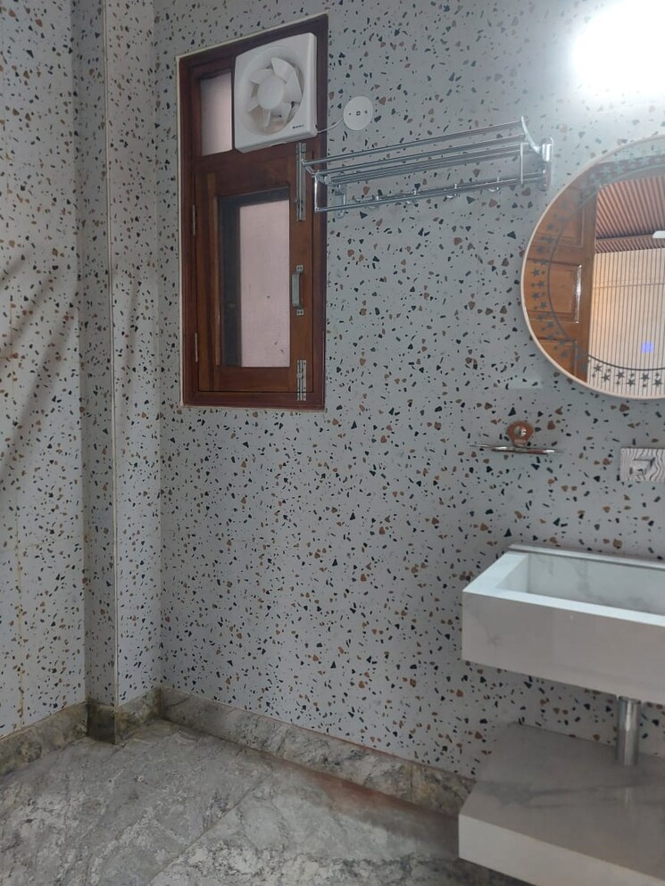 Bathroom, jangpura 1 Bedroom 475 Sq.Ft. Builder Floor In Jangpura Delhi 9472071