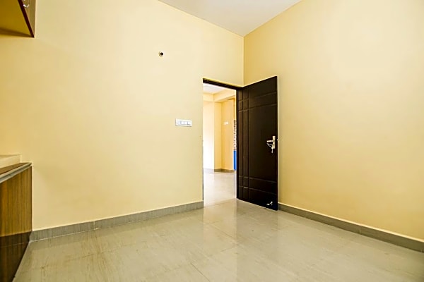 3 BHK + Servant Room Apartment For Rent in Sector 7 Dwarka