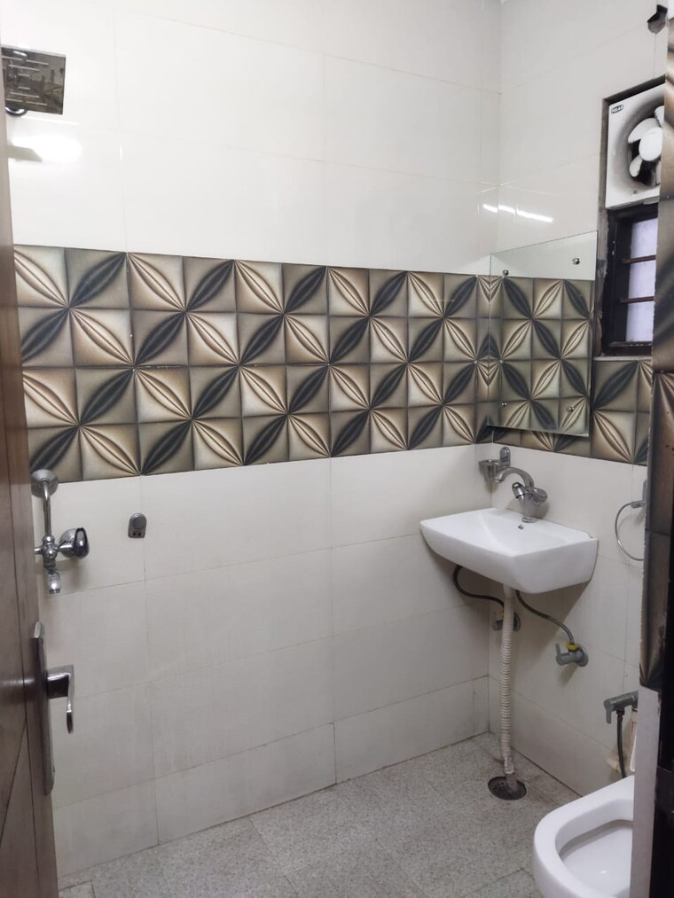 Bathroom, craft-destination-43 1 Bedroom 350 Sq.Ft. Apartment In Sector 43 Gurgaon 9472120