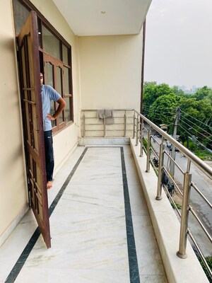 Balcony in 2 BHK Builder Floor at Palam Vihar Residents Association, Palam Vihar – for Rent