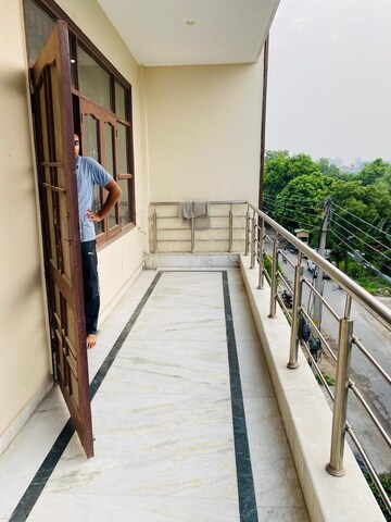 Balcony in 2 BHK Builder Floor at Palam Vihar Residents Association, Palam Vihar – for Rent