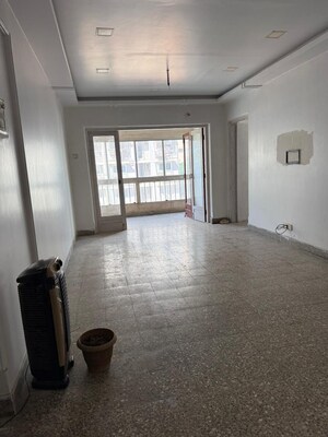 Room in 2 BHK Apartment at Mehrdad CHS, Cuffe Parade – for Sale