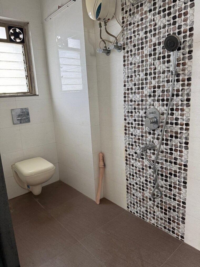 Bathroom, mehrdad-chs 2 Bedroom 912 Sq.Ft. Apartment In Cuffe Parade Mumbai 9472123