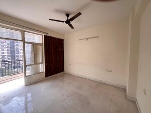 Room in 3 BHK Apartment at Radicon Vedantam, Sector 16c Greater Noida – for Rent