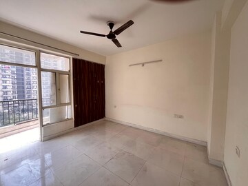 Room in 3 BHK Apartment at Radicon Vedantam, Sector 16c Greater Noida – for Rent