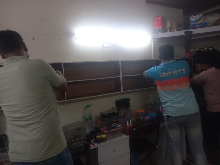  Parking, dadar west Commercial Office Space 225 Sq.Ft. In Dadar West Mumbai 9472177