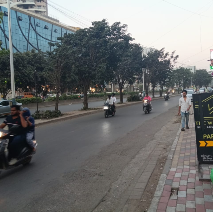  Parking, raviraj-crossroads Commercial Showroom 550 Sq.Ft. In Bhagwan Nagar Pune 9472172