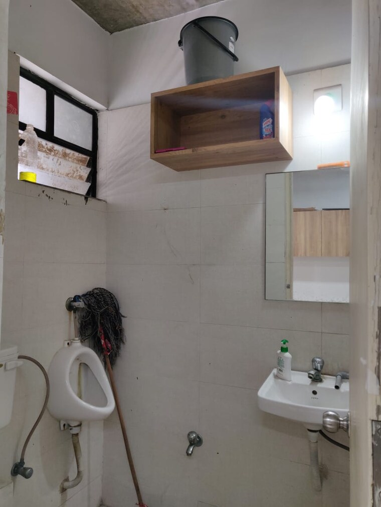 Bathroom, sola Commercial Office Space 735 Sq.Ft. In Sola Ahmedabad 9472147