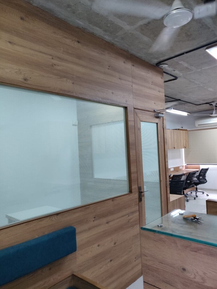 Room, sola Commercial Office Space 735 Sq.Ft. In Sola Ahmedabad 9472147