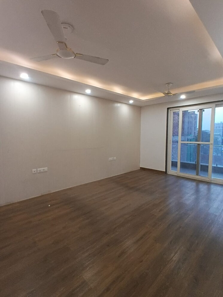 Room, huda-cghs 4 Bedroom 500 Sq.Yd. Builder Floor In Sector 56 Gurgaon 9472193