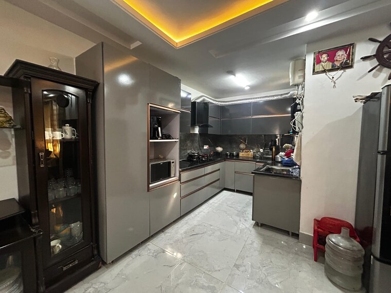  Parking, saket 3.5 Bedroom 1800 Sq.Yd. Builder Floor In Saket Delhi 9472183