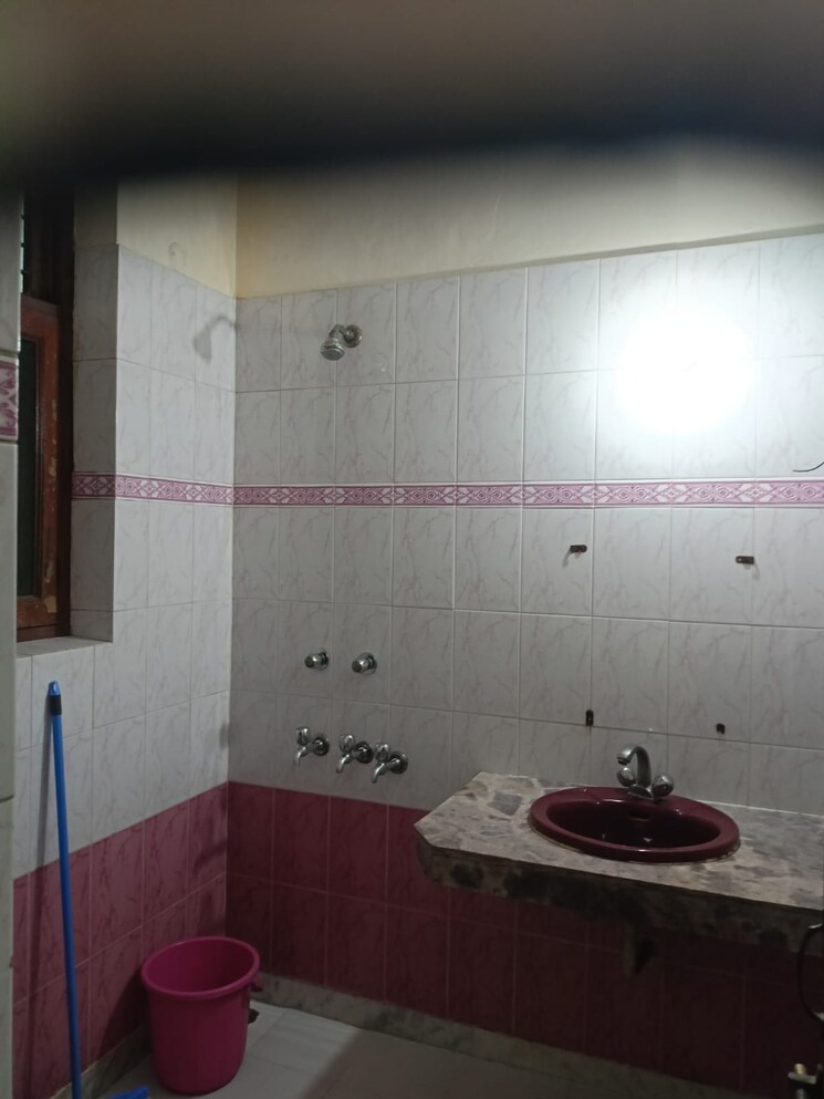 Bathroom, palam-vihar-residents-association 2 Bedroom 1480 Sq.Ft. Builder Floor In Palam Vihar Gurgaon 9472194