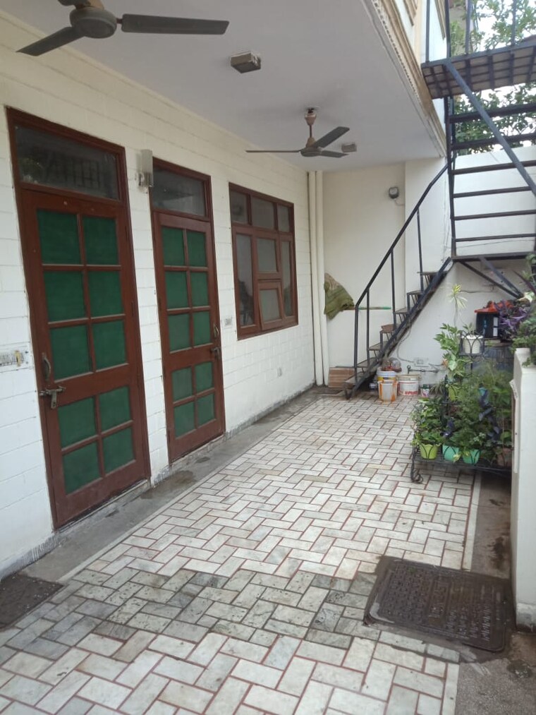 Balcony, palam-vihar-residents-association 2 Bedroom 1480 Sq.Ft. Builder Floor In Palam Vihar Gurgaon 9472194