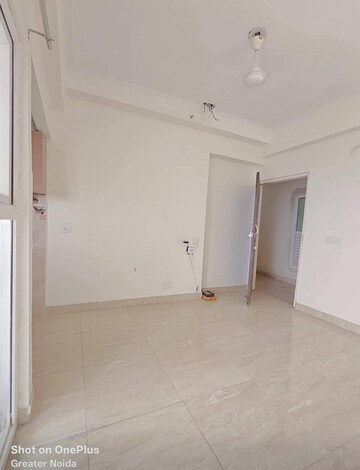Room in 1 BHK Apartment at Gaur City 2 - 14th Avenue, Sector 16c Greater Noida – for Rent