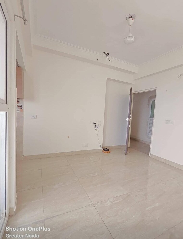 Room, gaur-city-2-14th-avenue 1 Bedroom 550 Sq.Ft. Apartment In Sector 16c Greater Noida Greater Noida 9472214