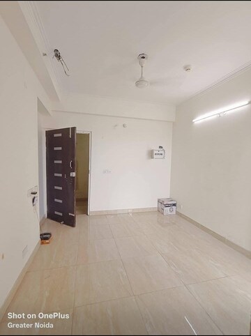 Room in 1 BHK Apartment at Gaur City 2 - 14th Avenue, Sector 16c Greater Noida – for Rent