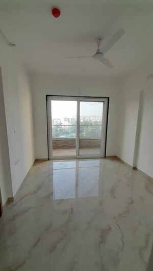 Room in 5 BHK Apartment at Venkatesh Skydale Phase 3, Sinhagad Road – for Sale