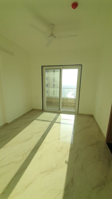 Room in 5 BHK Apartment at Venkatesh Skydale Phase 3, Sinhagad Road – for Sale