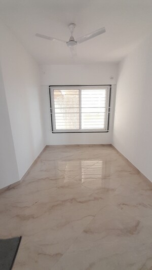 Room in 5 BHK Apartment at Venkatesh Skydale Phase 3, Sinhagad Road – for Sale