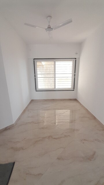 Room in 5 BHK Apartment at Venkatesh Skydale Phase 3, Sinhagad Road – for Sale