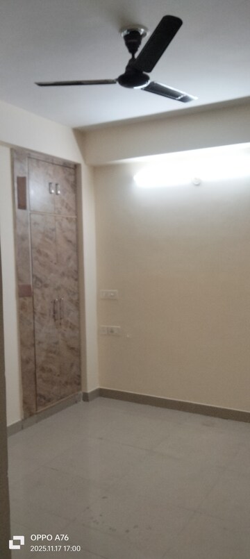 Room in 3 BHK Apartment at SCC Sapphire, Raj Nagar Extension – for Rent