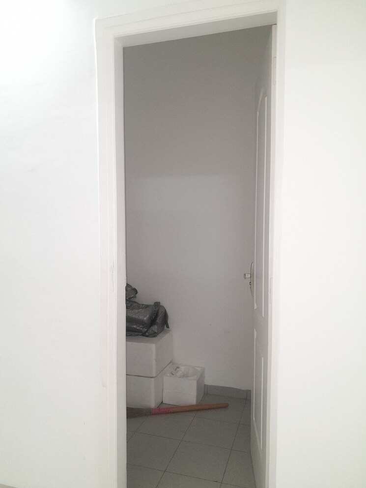 Bathroom, sushma-valencia 3 Bedroom 1800 Sq.Ft. Apartment In International Airport Road Zirakpur 9472326