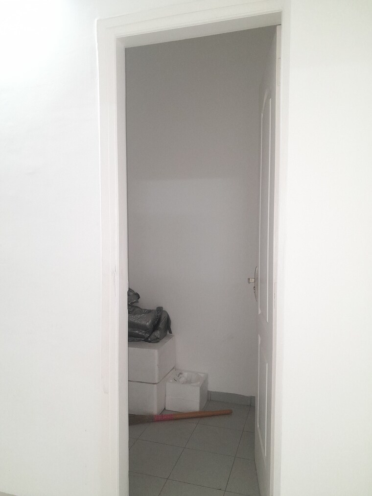 Bathroom, sushma-valencia 3 Bedroom 1800 Sq.Ft. Apartment In International Airport Road Zirakpur 9472326